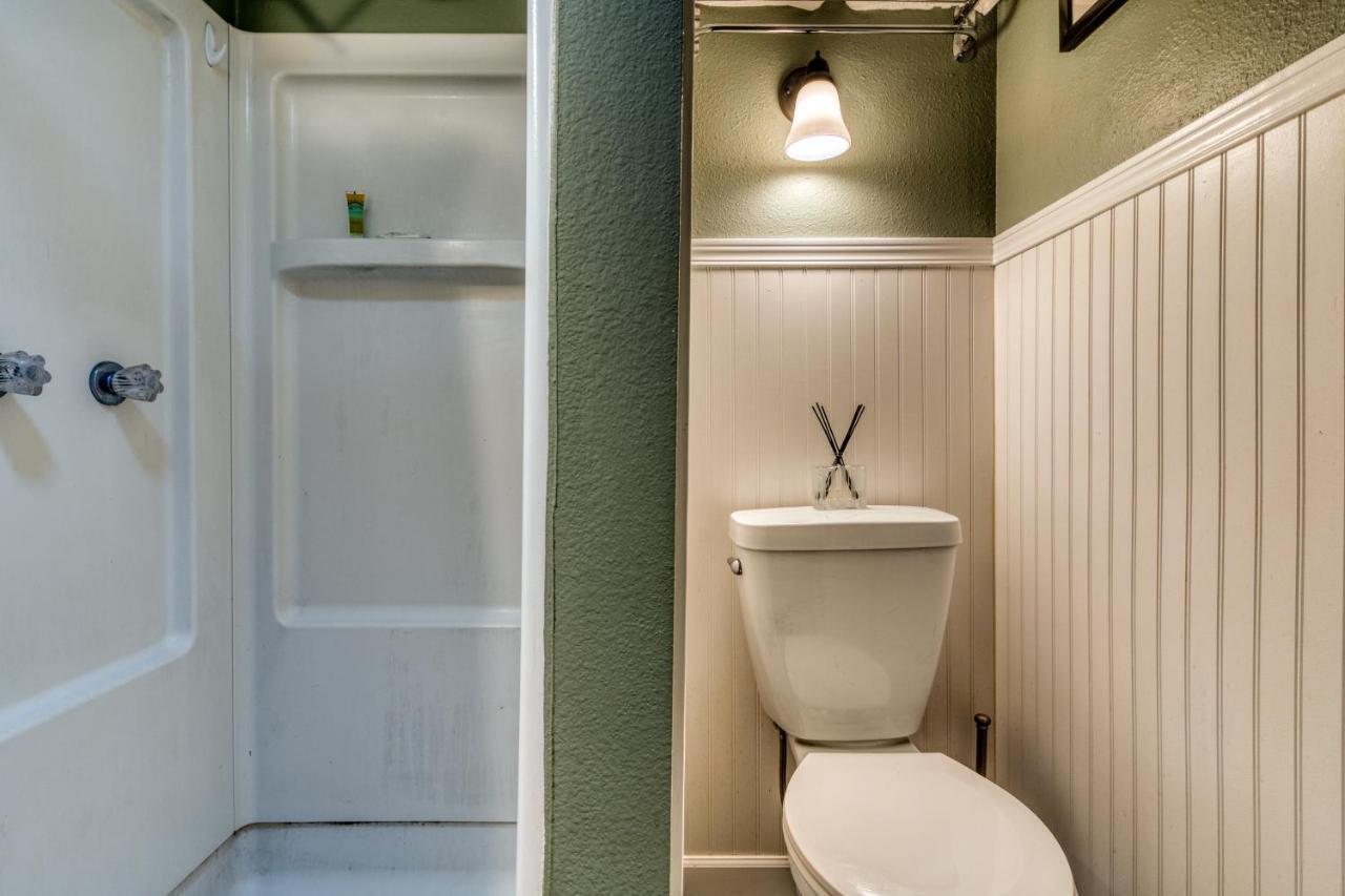 Cozy Coleman St. Cottage Bethel Buitenkant foto