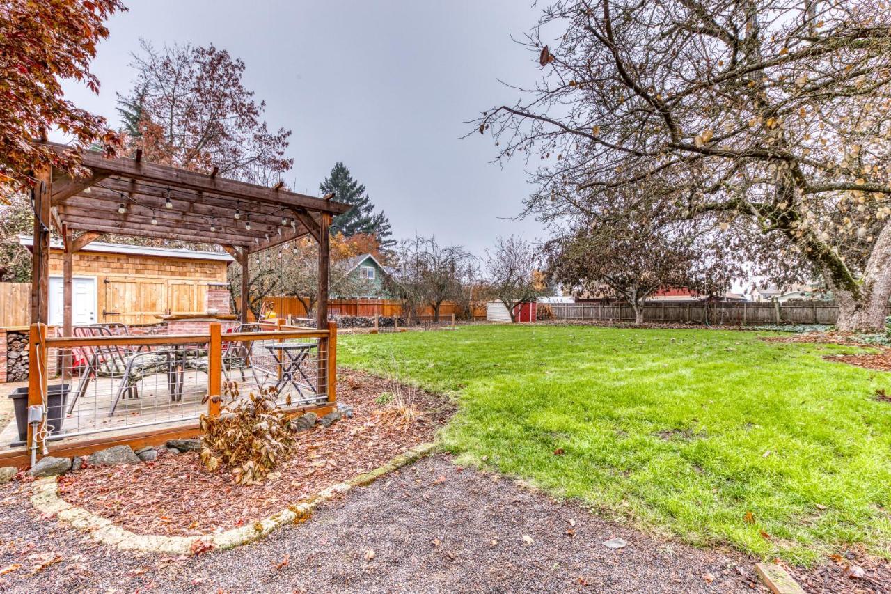 Cozy Coleman St. Cottage Bethel Buitenkant foto